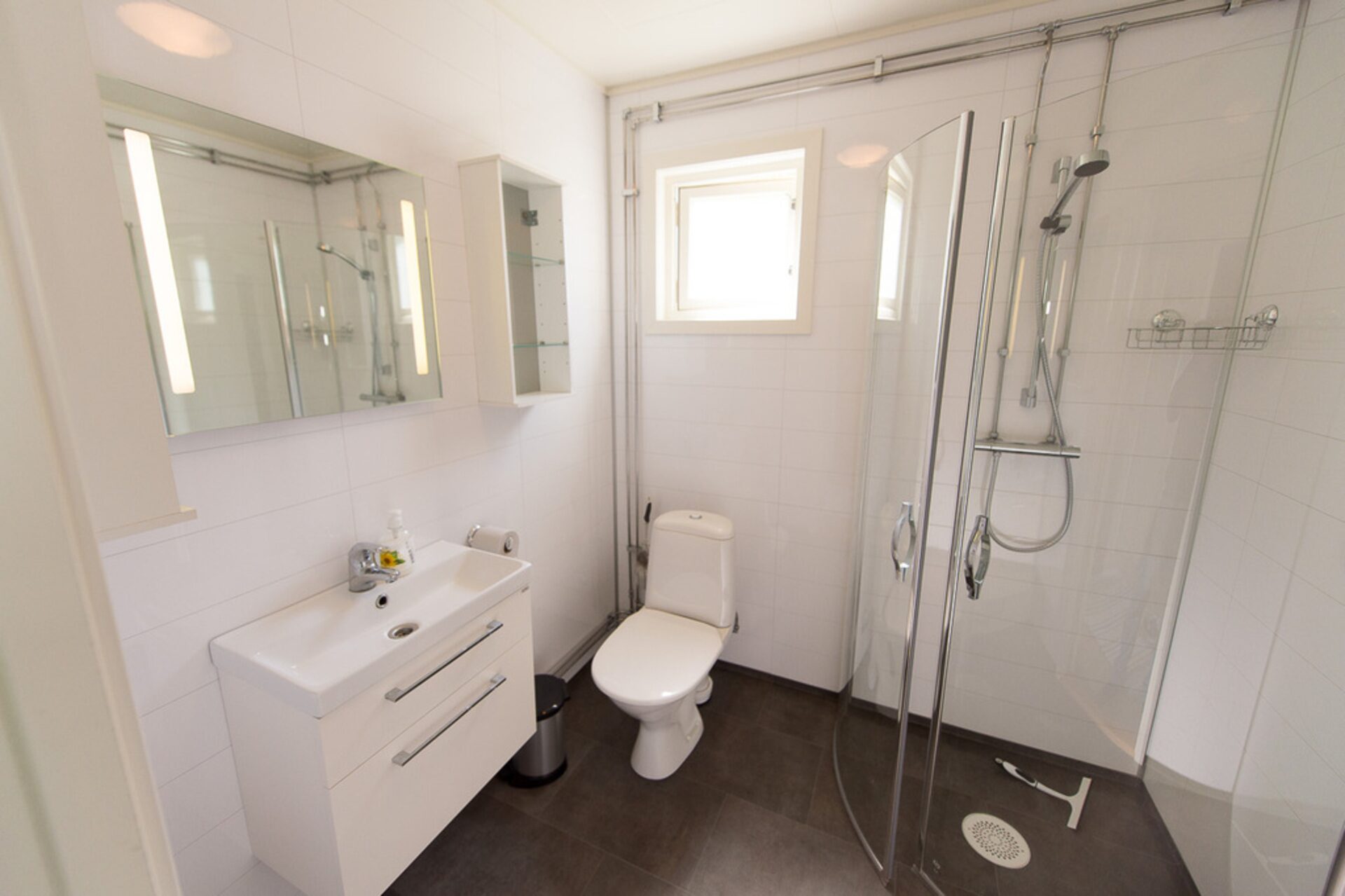 Rorbu 1 – apartament 75 m² dla 8 osób w Fagervika, zdjęcie 3